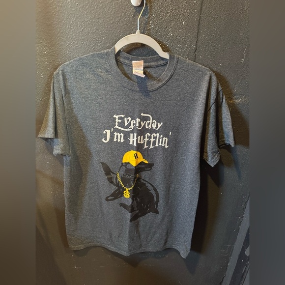 Gildan Charcoal Harry Potter Huffelpuff Graphic Tee Size M - Picture 1 of 3